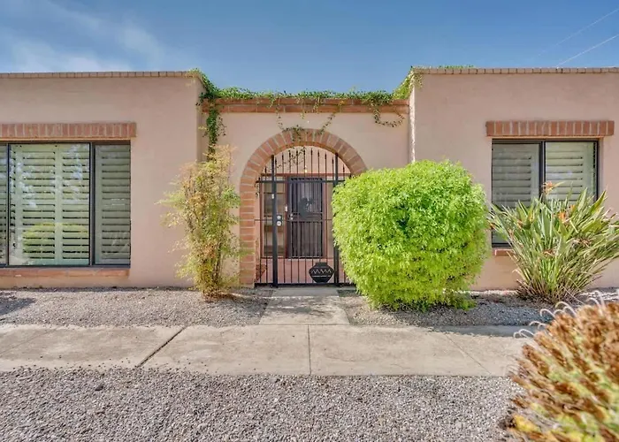 Holiday home Warm & Quaint Retreat With Pool *