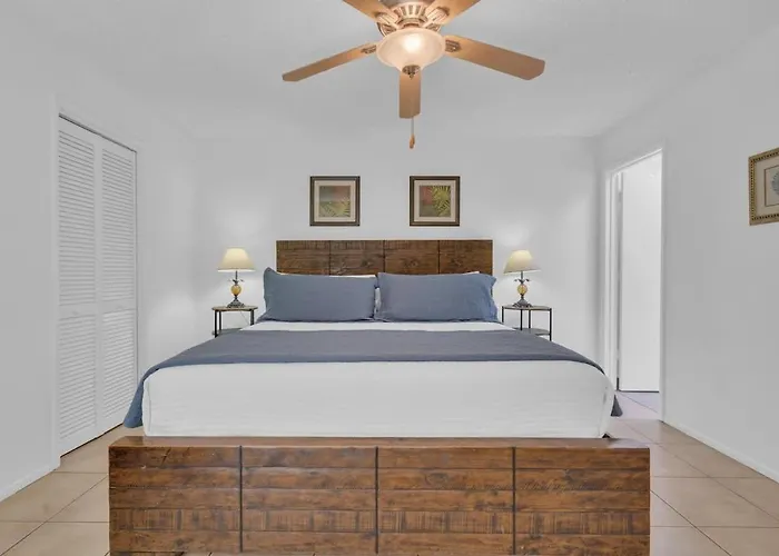 Holiday home Warm & Quaint Retreat With Pool
