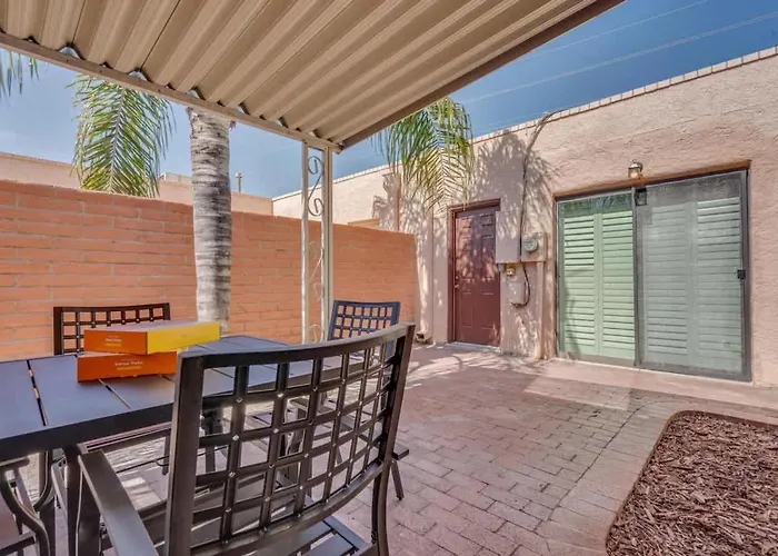 Warm & Quaint Retreat With Pool * Tucson