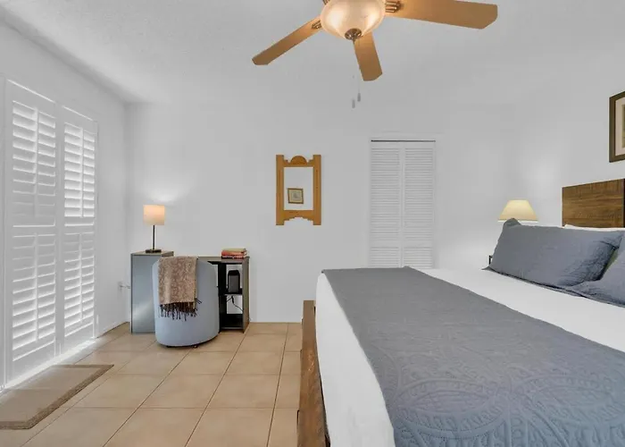 Holiday home Warm & Quaint Retreat With Pool