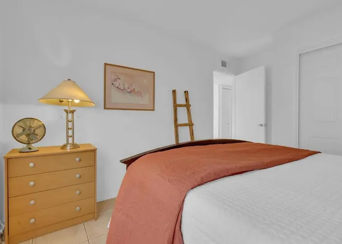 Holiday home Warm & Quaint Retreat With Pool