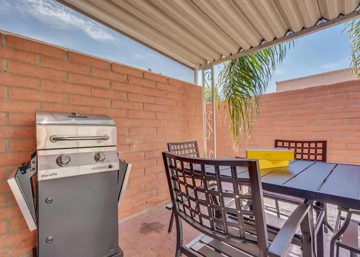 Holiday home Warm & Quaint Retreat With Pool Tucson