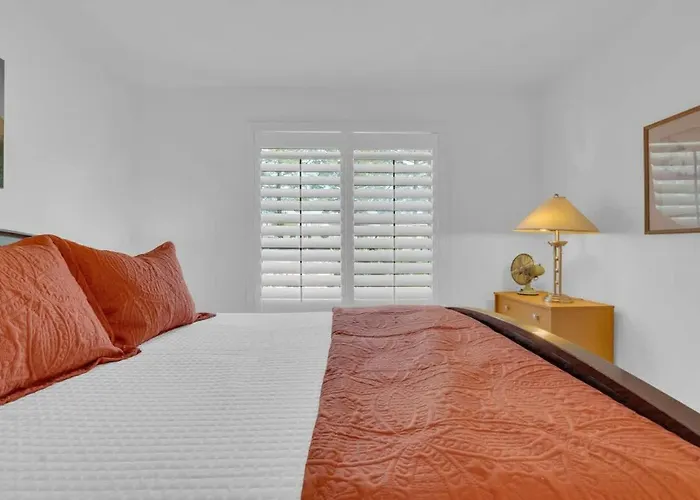 Warm & Quaint Retreat With Pool Holiday home Tucson