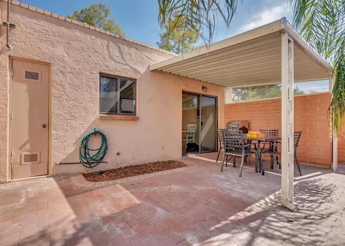 Warm & Quaint Retreat With Pool Holiday home