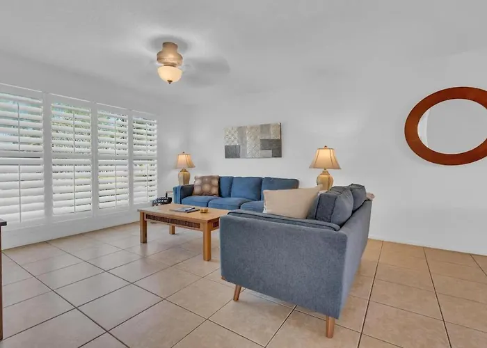 Holiday home Warm & Quaint Retreat With Pool *