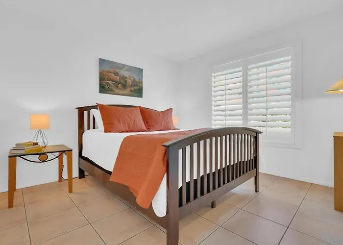 Warm & Quaint Retreat With Pool Holiday home Tucson